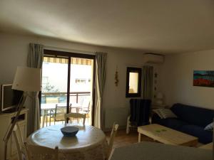 Joli Appartement au Lavandou Centre - 2 Chambres, Terrasse Sud et Garage - FR-1-308-109