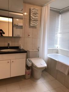 Căn Hộ 3 Phòng Ngủ (Three-Bedroom Apartment)