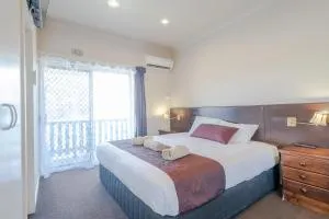 Halfway Motel - Wonboyn