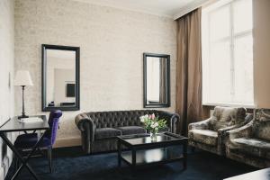 Superior King Suite with lake view room in Holiday Club Saimaa