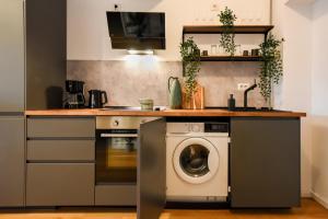 The Geometrist - Stunning 1BR Apt with balcony