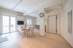 Stylish 2BDR Apt by the Acropolis