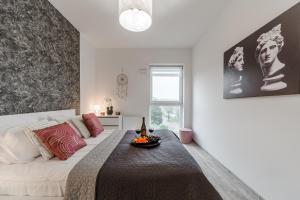 Lumina I 2-room Apartment with Parking I Balcony I near Atlas Arena