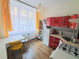 Basic, quiet apartment close to Main Square