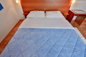 Rooms in Novalja with sea view, terrace, air conditioning, WiFi 3764-1