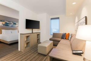 One-Bedroom King Suite with Sofa Bed and Kitchen room in Hyatt House Davis