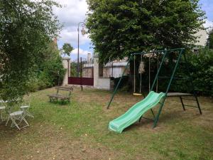 Maisons de vacances Belle maison de famille avec vue sur la Creuse : Maison 4 Chambres