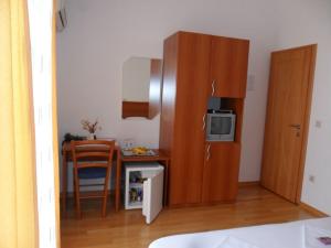 Rooms in Novalja with a sea view, balcony, air conditioning, WiFi 3764-4