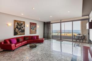 Spacious Seafront APT with Living, Sofa, WIFI & AC by 360 Estates