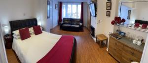 Deluxe Double Room room in Sawyers Bed and Breakfast