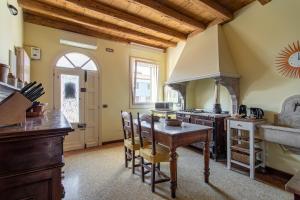 Wondrous Palazzetto 1619 in Magical Burano Island