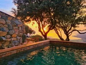 A VIGNA - CASEDDU PETRU GHJASEPPU vue mer et piscine - Viggianello