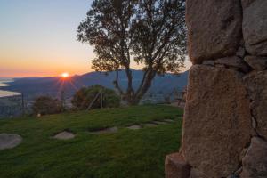 Villas A VIGNA - CASEDDU PETRU GHJASEPPU vue mer et piscine : photos des chambres