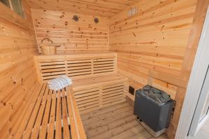 Pure relaxation at its finest, offering moments of harmony and tranquillity - Sauna & Hot tub