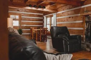 Bear Creek at 36 North Cabin - Fireplace - Mount Zion