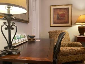 Spacious 3 Bedroom 2 bath Condo close to Five-points in Athens