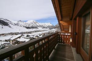 Three-Bedroom Apartment (10 Adults) - Split Level room in Chalet Teola