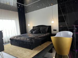 Apartament PREMIUM ze złotą wanną w sypialni widok na morze dyskretny taras z łóżkiem - Bałtyckie Sarbinowo 18