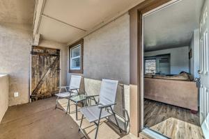 Bright 2-Story Condo 8 Mi to Grindstone Lake