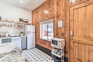 2 Mi to Rainbow Lake Serene Hidden Haven Studio