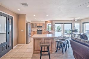 5 Mi to London Bridge Stunning Escape with Hot Tub