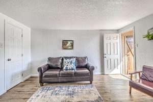 Convenient Tom Picketts Cabin with Mtn View!