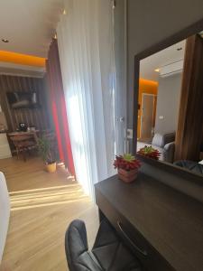 Sunny Apartment - Blloku Tirana, near Lake