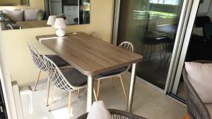 Garden and beach sea view apartment Cannes