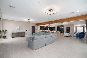 Luxury Villa 5mins to Old Town w Pool Fire pit and BBQ