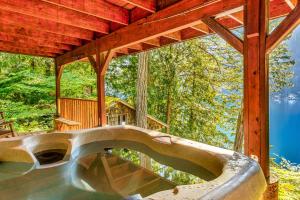 Eagles Nest on Lake Sutherland