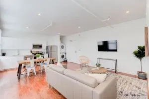 Prime Location - Modern Loft Right on S Main St! - 西孟菲斯