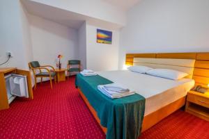 Triple Room room in Hotel Sir Orhideea