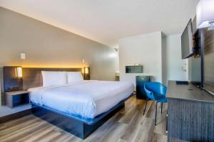 King Room - Disability Access - Non-Smoking room in Value Inn Jeffersonville