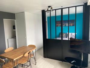 Appartements Grand Studio Lumineux Caen Memorial : photos des chambres