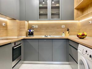 Art Apartment for 4 Guests Free Parking & Wifi