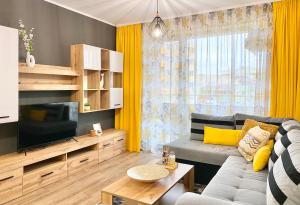 Art Apartment for 4 Guests Free Parking & Wifi