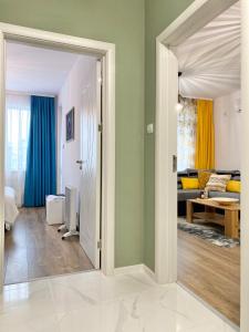 Art Apartment for 4 Guests Free Parking & Wifi