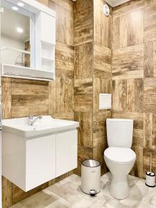 Art Apartment for 4 Guests Free Parking & Wifi