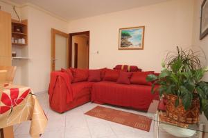 Two-Bedroom Apartment with Terrace room in Apartments with a parking space Pula - 7340