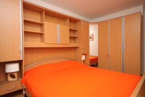 Apartments with a parking space Pula - 7340