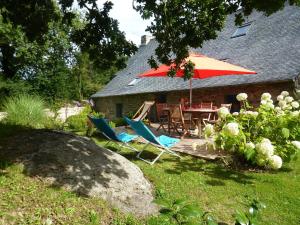 Maisons de vacances Charming 17th century house beautiful garden in Huelgoat : photos des chambres