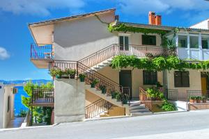 Apartments by the sea Brela, Makarska - 20075 