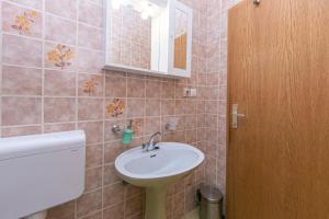 Apartments by the sea Brela, Makarska - 20075