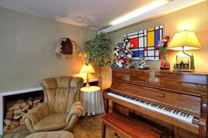 Rustic 3 bedroom home Moose Lodge