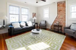 Contemporary 3-Bedroom Home with Balcony in RVA - Brandermill