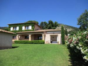 Villas Delightful villa in historic village ten minutes from the sea. : photos des chambres