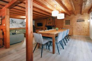 Maisons de vacances 2AlpesChalets - Chalet Marie 1 - Standing et Sauna aux pieds des pistes : photos des chambres