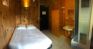 Hotels Auberge de Pra-Loup : Chambre Double avec Toilettes Communes