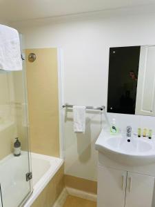 studio 105 Gouger city apartment with parking