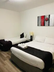 studio 105 Gouger city apartment with parking - Keswick